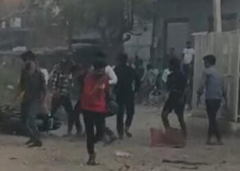 खंदौली में दबंगों ने मारपीट कर किया पथराव, वारंटी भी रहा शामिल