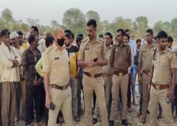 निबोहरा में मिला महिला का शव, गला घोंटकर हत्या की आशंका