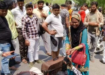 शमसाबाद में ट्रक ने मारी बाइक में टक्कर, पत्नी और बहन की मौत