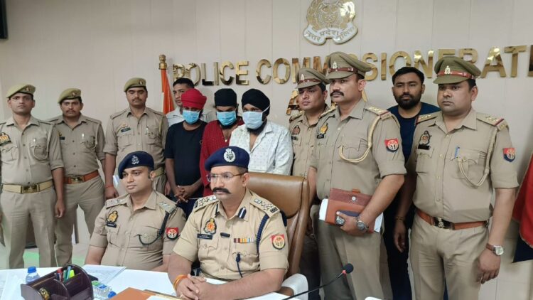 शाहगंज पुलिस ने खंडहर में पकड़ी तमंचे की फैक्ट्री