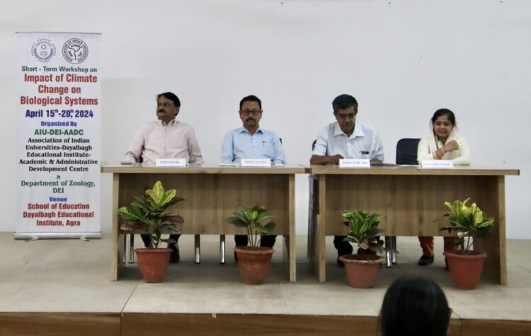 जैविक प्रणालियों पर जलवायु परिवर्तन के प्रभाव पर डीईआई में विमर्श