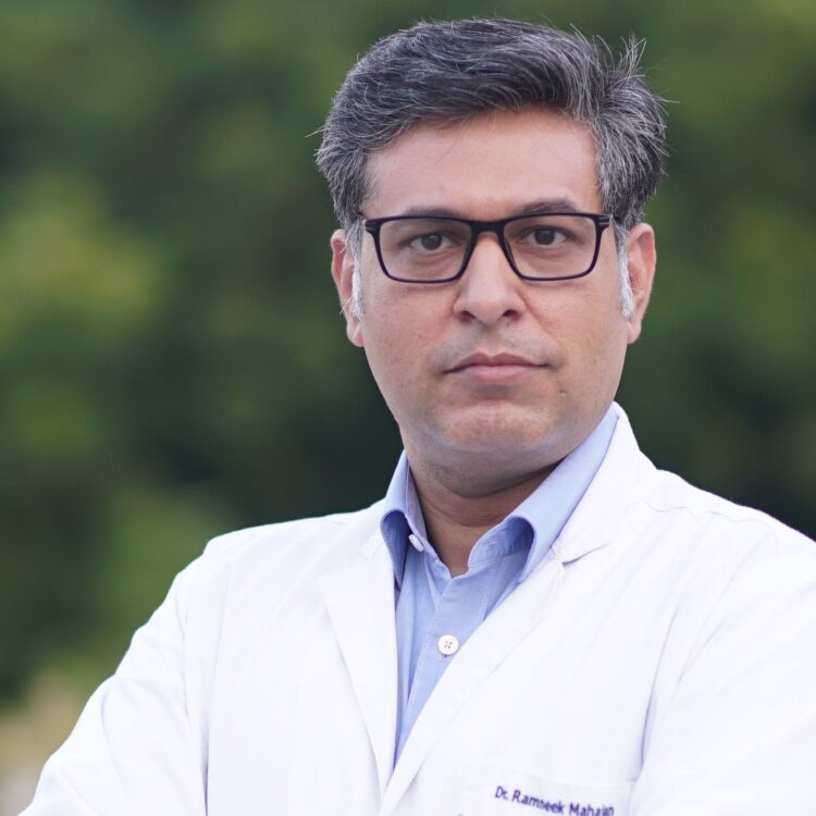 रोबोट की मदद से हो रहे सफल जॉइंट रिप्लेसमेंट