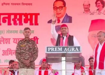 कहने को आगरा स्मार्ट सिटी है लेकिन इसे कूड़े-कचरे का ढेर बना दिया: अखिलेश यादव