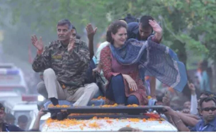 प्रियंका गांधी के रोड शो में उमड़ा जन-सैलाब, बोलीं इस बार गलती मत कर देना