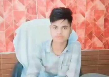 थाना प्रभारी की कुर्सी पर बैठकर युवक ने बनाई रील, वायरल