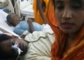 संडे को नहीं जाने पर मंत्री बेटे ने जूते से मारा, जहर खाने वाले कर्मचारी ने की शिकायत