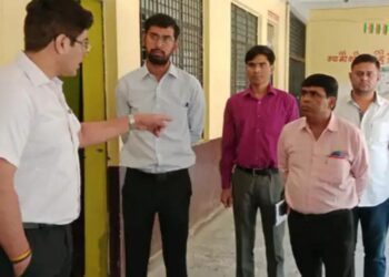 संप्रेषण गृह में कमियां मिलने पर जिलाधिकारी हुए नाराज