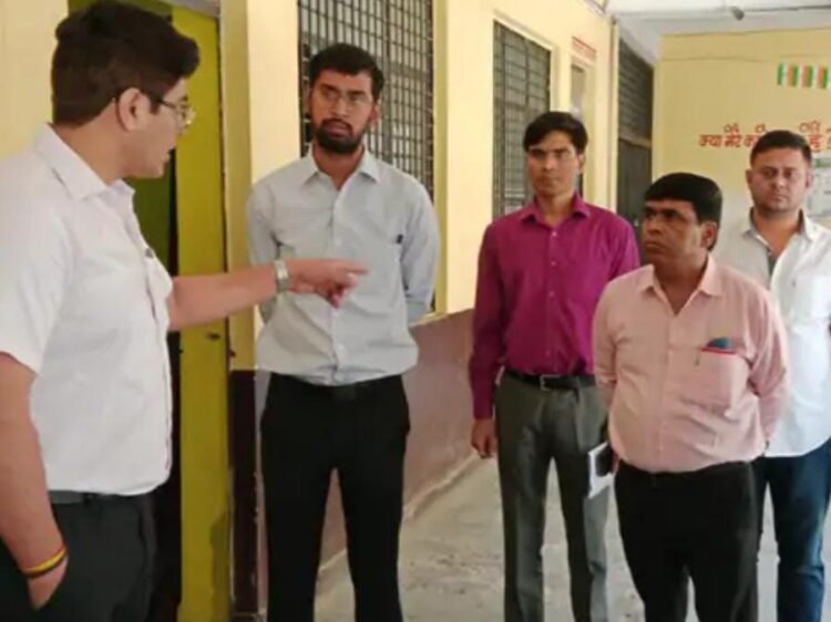 संप्रेषण गृह में कमियां मिलने पर जिलाधिकारी हुए नाराज