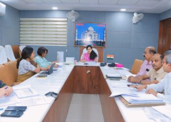 बकायेदारों के खिलाफ लचर कार्यवाही पर मंडलायुक्त ने जताई नाराजगी