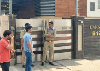 नोटों को गिनने में मशीनों और बैंक कर्मियों की भी मदद ली गई