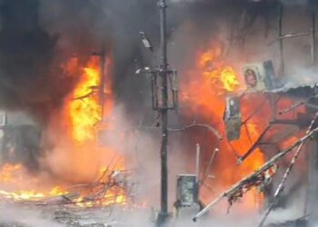 सिंधी मार्केट में आग लगने से कई दुकानें जलीं