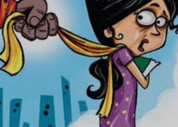 सिनॉप्सिस जमा करने गई छात्रा से यूनिवर्सिटी के प्रोफेसर ने की छेड़छाड़, जान बचाकर भागी