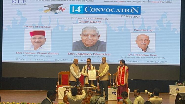 डॉ. रौनक पारीक को MS (Ortho) का स्वर्ण पदक