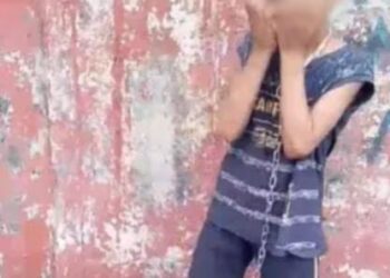 मानसिक आरोग्यशाला ने उपचार के लिए बच्चे को नहीं किया भर्ती, मां ने बच्चे को जंजीर से बांधा