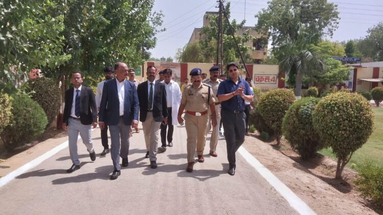 जिला जज ने जेल मैन्युअल के आधार पर सभी सुविधाए देने के निर्देश दिए