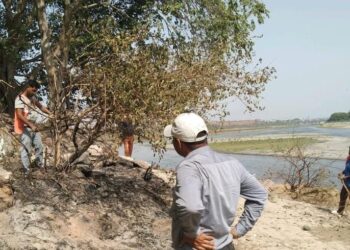 गंगा दशहरा को लेकर यमुना के घाटों की सफाई