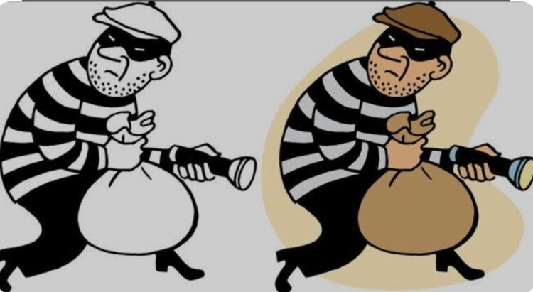 न्यू आगरा थाने में थी घर की चाबी, परिवार हत्या के मामले में था जेल में बंद, घर में हो गई चोरी