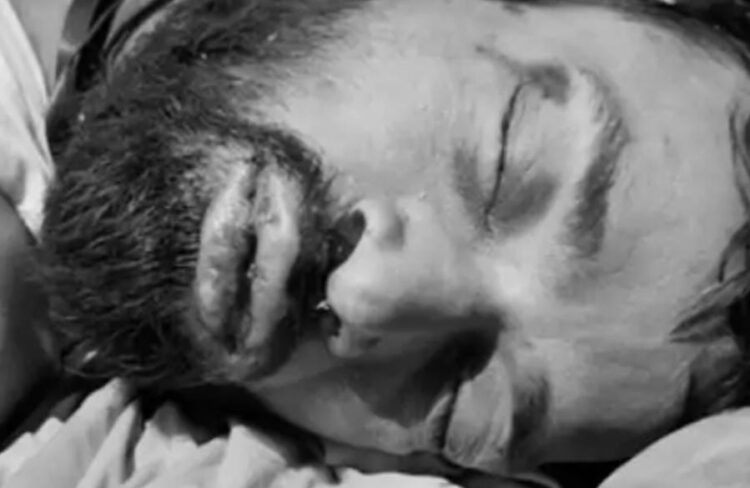 हत्या कर पोटली में यमुना एक्सप्रेस वे पर फेंक दिया शव