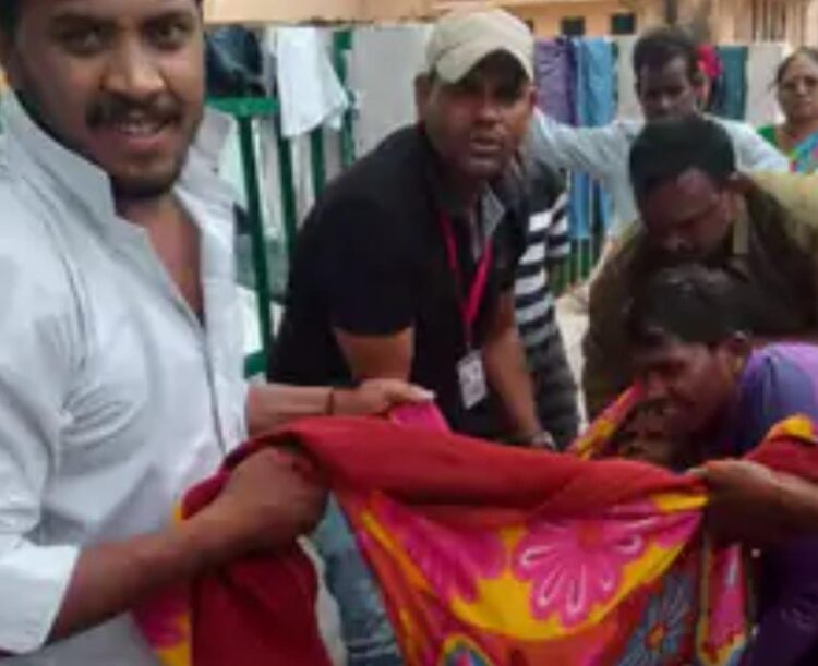 ताजमहल देखने आई आंध्र प्रदेश की पर्यटक की मौत