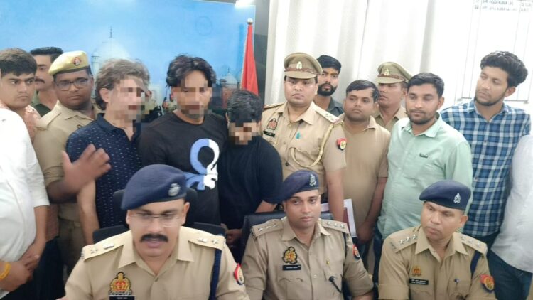 नकली पुलिस अधिकारी सहित दो पकड़े, पुलिस ने बरामद किया 1.20 करोड़ का सोना