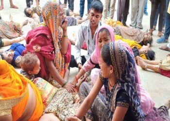 हाथरस कांड में एसआईटी रिपोर्ट के बाद एसडीएम, सीओ समेत छह सस्‍पेंड