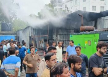 एआर सोल फैक्ट्री में लगी भीषण आग