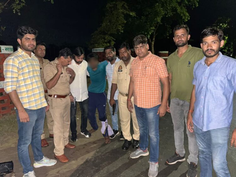 न्यू आगरा पुलिस की मुठभेड़ में लुटेरा घायल