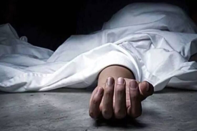 शाहगंज में तालाब में मिला कारपेंटर का शव, घर वाले बोले हत्या की गई
