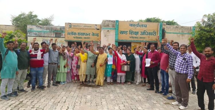 ऑनलाइन उपस्थिति के विरोध में 109 शिक्षकों ने दिया सामूहिक इस्तीफा