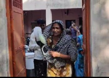 शमसाबाद में पति के दूसरी शादी करने पर महिला ने अपने ऊपर पेट्रोल डालकर आत्महत्या का किया प्रयास