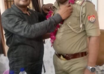 दरोगा को गोली मारने वाले हिस्ट्रीशीटर से माला पहनने वाले थानाध्यक्ष हटाए गए