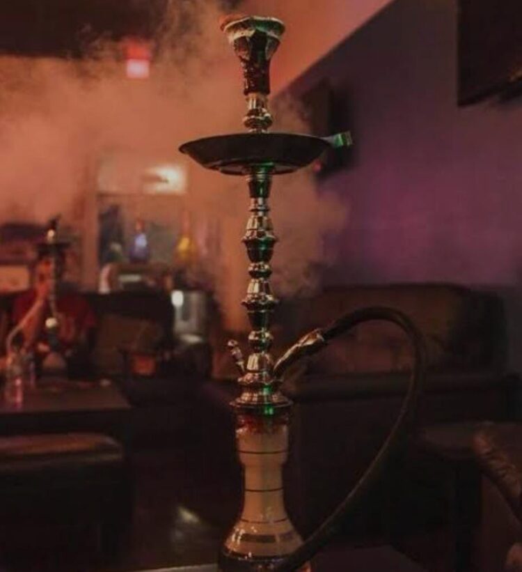 ताजगंज में रेस्टोरेंट की आड़ में चल रहे थे हुक्का बार