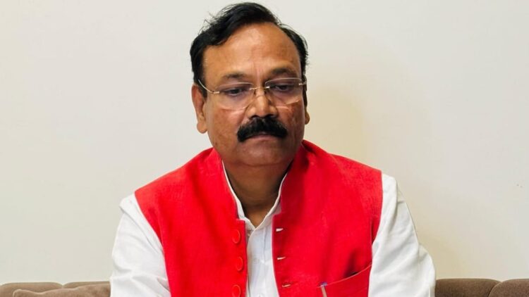 पीड़ित का मेडिकल कराकर दरोगा के खिलाफ मुकदमा दर्ज किया जाए- बोले सांसद राजकुमार चाहर