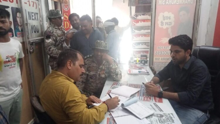 सार्वजनिक स्थल पर पोस्टर चिपकाने पर कोचिंग संचालक पर जुर्माना