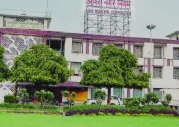 1,02,793 लोगों पर दस हजार रुपये से अधिक का टैक्स बकाया
