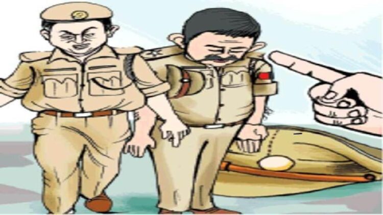 इंस्पेक्टर को थाने में पुलिस के ही सामने पीटने पर 6 पुलिसकर्मी लाइन हाजिर, दो निलंबित