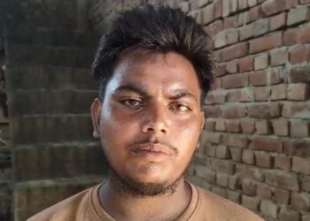 दरोगा ने कहा था पैसे नहीं दिए तो भविष्य खराब कर दूंगा, जेल भेज दूंगा, पीड़ित ने ब्याज पर लेकर दिए 20 हजार रुपये