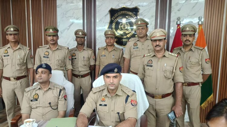 न्यू आगरा में होटल के कमरे में चल रहा था जुआ, पुलिस के पहुंचते ही मची भगदड़