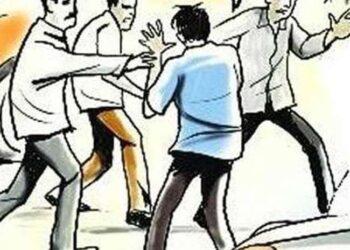 न्यू आगरा में पुरानी रंजिश को लेकर दो पक्षों में मारपीट, पथराव और फायरिंग