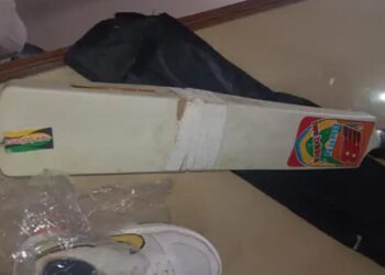 बैट में गांजा तस्करी करके ले जाते युवक को जीआरपी ने पकड़ा