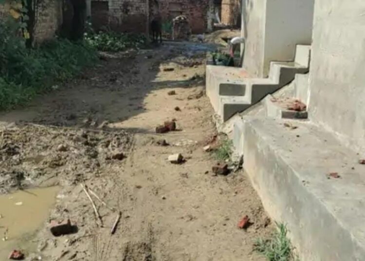 एत्मादपुर में रास्ते के विवाद को लेकर दो पक्षों में हुई फायरिंग