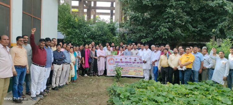 यूटा की नाराजगी: आरटीई की गलत व्याख्या कर प्रधानाध्यापक के पदों को समाप्त कर रहा है विभाग