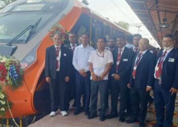 आगरा से वाराणसी वंदे भारत ट्रेन प्रारंभ , सभी कोच फुल