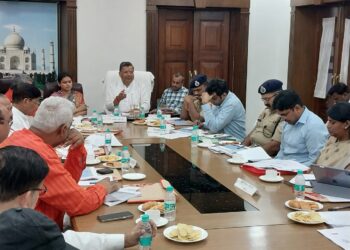 प्रभारी मंत्री से विधायकों ने की शिकायत- पीडब्ल्यूडी का काम सही नहीं, सड़क चंद दिन में ही खराब हो रहीं