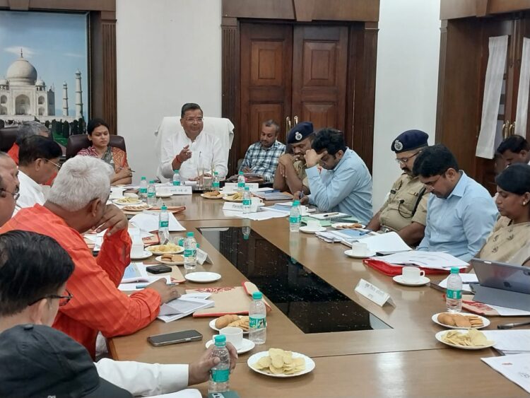 प्रभारी मंत्री से विधायकों ने की शिकायत- पीडब्ल्यूडी का काम सही नहीं, सड़क चंद दिन में ही खराब हो रहीं