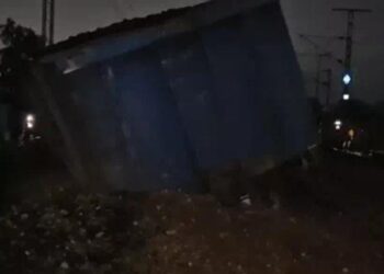 मथुरा में मालगाड़ी के 20 डिब्बे पटरी से उतरे, आगरा-दिल्ली का ट्रैक बाधित