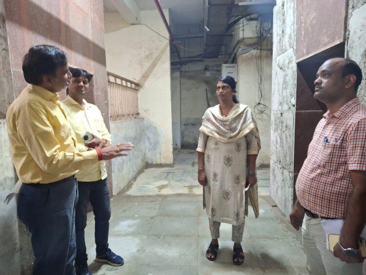 एडीए हाइट्स, क्लब हाउस का निरीक्षण करने के लिए पहुंचीं प्राधिकरण की उपाध्यक्ष