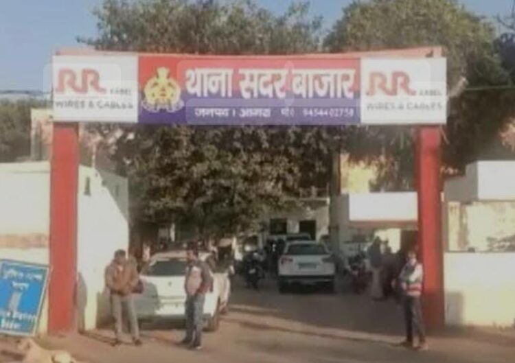 पाकिस्तानी झंडा लगा होने पर भी कार्रवाई न होने पर बाजार बंद करने का दिया अल्टीमेटम