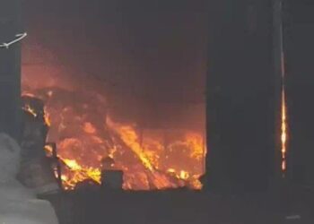 फाउंड्री नगर में मसाला फैक्ट्री में लगी आग, 40 मिनट बाद पहुंची दमकल