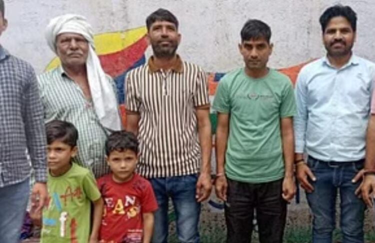 22 साल बाद जब बेटा घर वालों से मिला तो नजारा देखते बन रहा था